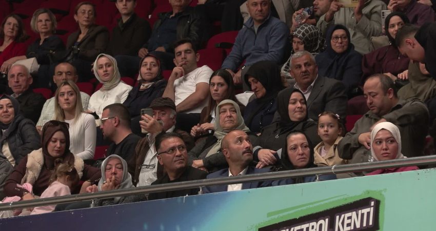 Bursa Büyükşehir Belediye Başkan Vekili Biba: “İtfaiye teşkilatımızı güçlendirmenin haklı gururunu yaşıyoruz” Bursa Büyükşehir Belediye Başkan Vekili Şahin Biba, İtfaiye Mesleki Eğitim