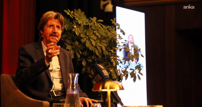 “Bursa Felsefe Buluşmaları”nın ilk programında “Değişen Dünya, Sarsılan İnsan” konuşuldu Bursa Büyükşehir Belediyesi ve Bursa Uludağ Üniversitesi iş birliğinde düzenlenen