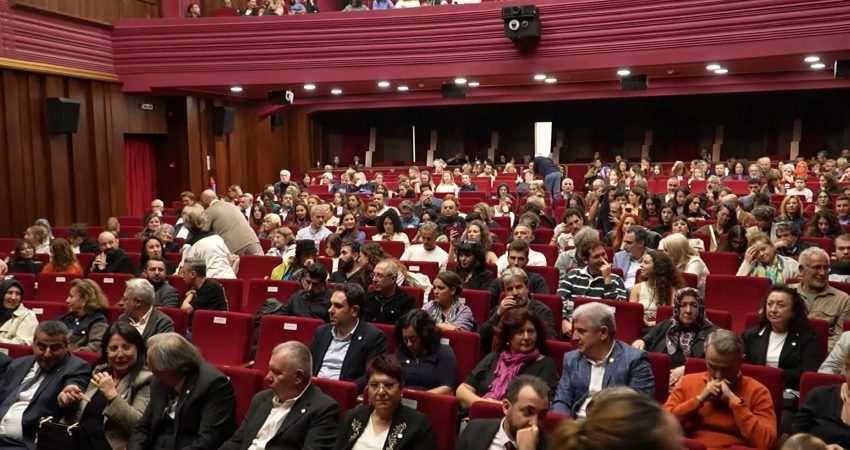 Bursa Büyükşehir Belediyesi Şehir Tiyatrosu, 2026-2027 sanat sezonuna 20’nci yılına
