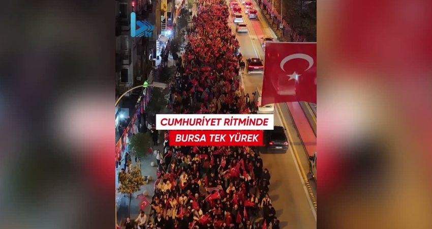 Bursa’da 29 Ekim kutlamaları Berkay konseriyle taçlandı Bursa'da 29 Ekim Cumhuriyet Bayramı, "Cumhuriyet Yürüyüşü", Cumhuriyet Albümü Açıkhava