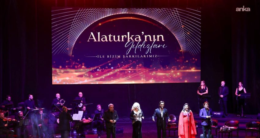 Bursa’da “Alaturka’nın Yıldızları ile Bizim Şarkılarımız” konseri düzenlendi Bursa Büyükşehir Belediyesi tarafından düzenlenen "Alaturka’nın Yıldızları ile Bizim Şarkılarımız"