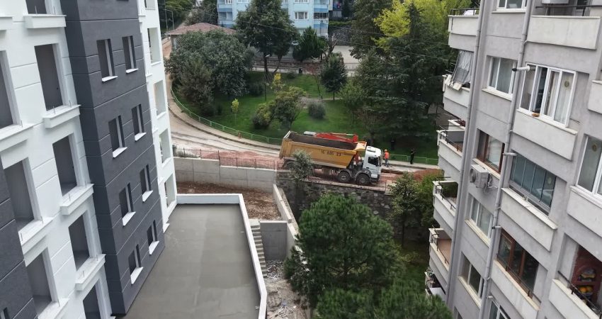 Bursa’da yağış öncesi altyapı önlemi: 400 metrelik hat inşa ediliyor Bursa Büyükşehir Belediyesi, Yıldırım’ın 75. Yıl Mahallesi’nde beklenen yağışlar öncesinde 400