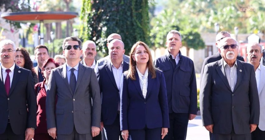 Çeşme Belediye Başkanı Lâl Denizli, Muhtarlar Günü dolayısıyla düzenlenen kahvaltı