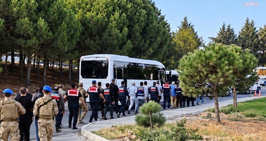 Çeşme Belediyesi'ne yönelik yürütülen soruşturma kapsamında belediye yöneticileri ve çalışanlarının