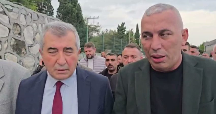 CHP Genel Başkan Yardımcısı Necdet Saraç’tan Somalı madencilere destek CHP Genel Başkan Yardımcısı Necdet Saraç, Soma'da, ödenmeyen maaşları için