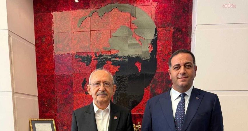 CHP Genel Başkanı Kemal Kılıçdaroğlu, partisinin genel merkezinde, İzmir Narlıdere