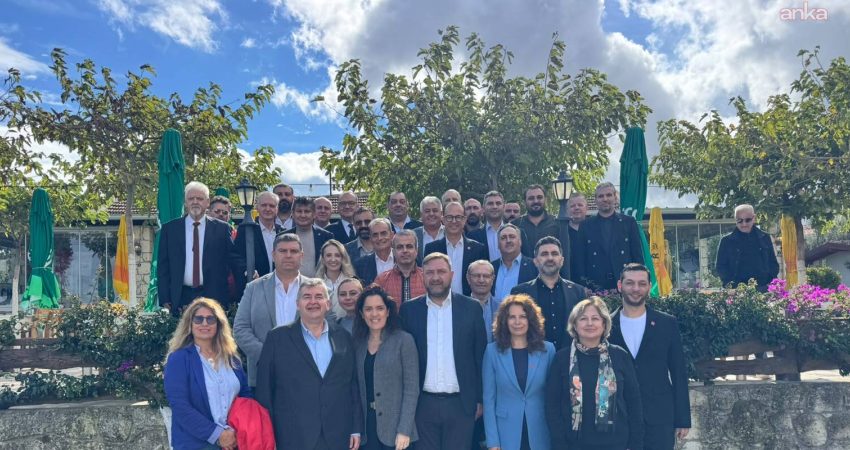CHP İzmir İl Başkanı Gümrükçü: “Çeşme’nin rant uğruna talan edilmesine göz yummayız” CHP İzmir İl Başkanı Utku Gümrükçü, Çeşme’de meslek odalarını ziyaret