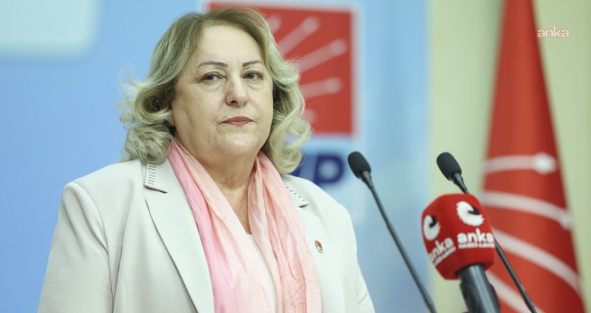 CHP Kadın Kolları Genel Başkanı Gülsever: “Yıllarını çalışarak ve prim ödeyerek geçiren yurttaşlarımızın geleceği belirsizliğe bırakılamaz” CHP Kadın Kolları Genel Başkanı Ayten Gülsever, emeklilik sistemindeki adaletsizliklere