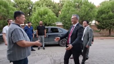 CHP Sözcüsü Müslim Sarı Osmaniye’de fıstık fabrikasını gezdi. Üreticilerle biraraya