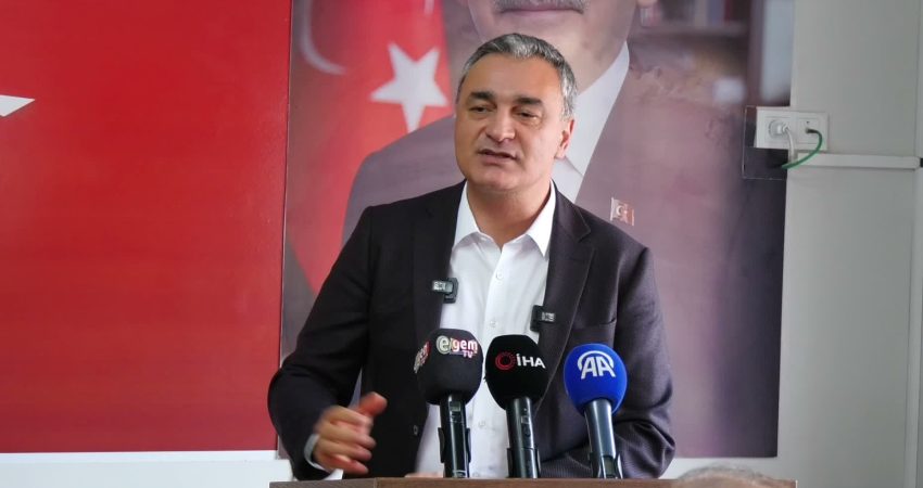 CHP Sözcüsü Sarı: “Giden bütün arkadaşlarıma diyorum ki kapıları bu kadar sert kapatmayın, açmak zorunda kalacaksınız” CHP Sözcüsü Müslim Sarı, "Ben giden arkadaşlarımızı ikiye ayırıyorum, bir,