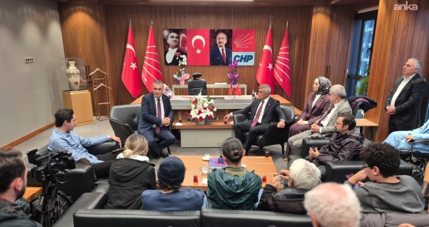 CHP Sözcüsü Sarı’dan “Üsküdar Belediye Başkanvekilliği seçimi” açıklaması: “Hem YENİ Parti hem biz aday çıkartacağız” CHP Sözcüsü Müslim Sarı, Üsküdar’da 20 Ekim Salı günü yapılacak