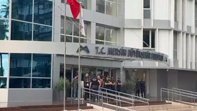 CHP kurmayları, Mersin Büyükşehir Belediye Başkanı Vahap Seçer ile iki ilçe