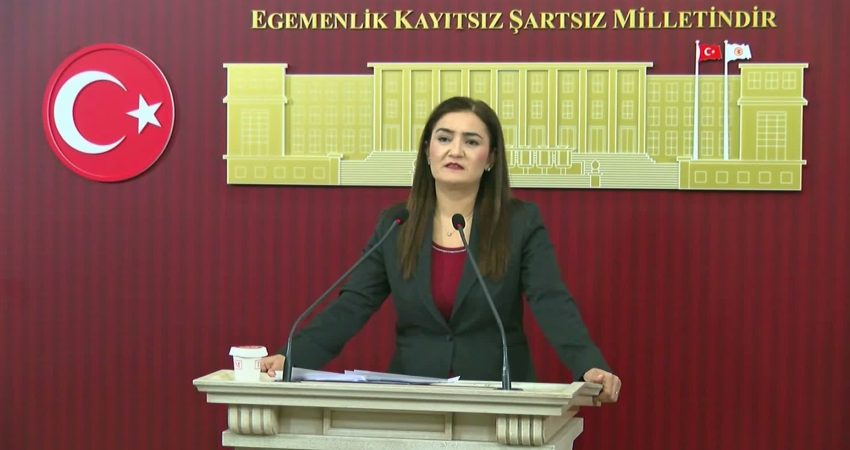 CHP’li Kılıç’tan bütçe eleştirisi: “Vergiyi toplarken herkesi buluyorlar, refahı dağıtırken herkesi unutuyorlar” CHP Grup Başkanvekili Sevda Erdan Kılıç, 2027 yılı Bütçe Kanun