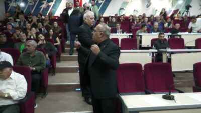 Çiğli Belediye Meclisi'nin ekim ayı toplantısında, Belediye Başkanı Onur Emrah