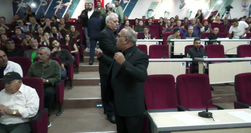 Çiğli Belediye Meclisi'nin ekim ayı toplantısında, Belediye Başkanı Onur Emrah