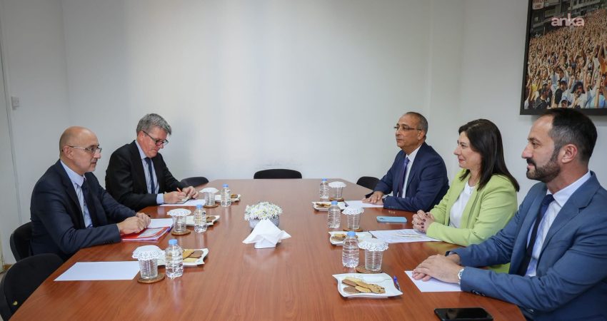 CTP Genel Başkanı Sıla Usar İncirli, Avrupa Komisyonu heyetiyle görüştü: AB ile ilişkiler stratejik ortaklık anlayışıyla ele alınmalı Cumhuriyetçi Türk Partisi Genel Başkanı Sıla Usar İncirli, Avrupa Komisyonu