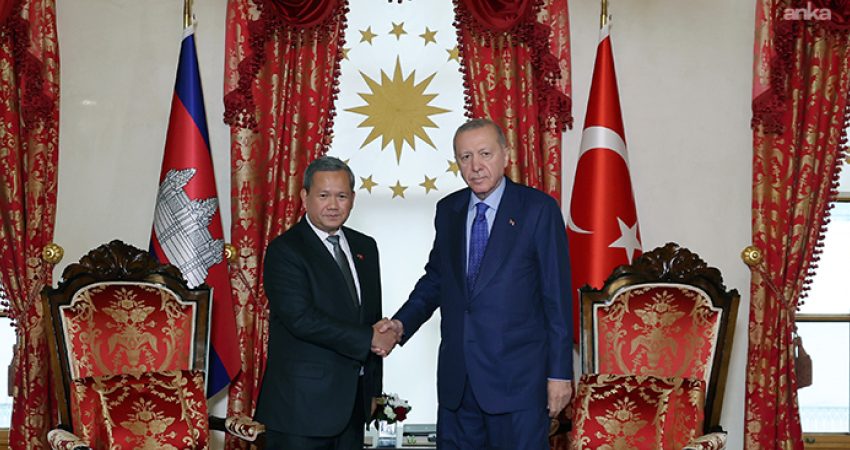 Cumhurbaşkanı Erdoğan, Kamboçya Başbakanı Manet’i kabul etti Cumhurbaşkanı Recep Tayyip Erdoğan, Cumhurbaşkanlığı Dolmabahçe Ofisi'nde Kamboçya Başbakanı Hun