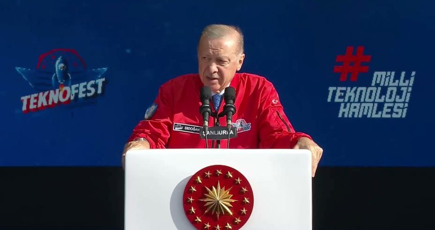 Cumhurbaşkanı Recep Tayyip Erdoğan, "Türkiye olarak savunma sanayindeki başarılarımızı sürdürüyoruz.