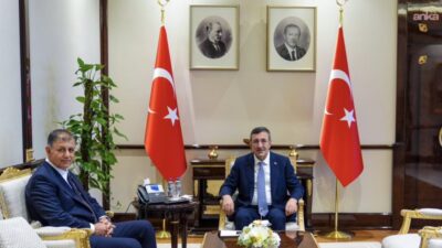 İzmir Büyükşehir Belediye Başkanı Cemil Tugay, Cumhurbaşkanı Yardımcısı Cevdet Yılmaz'ı
