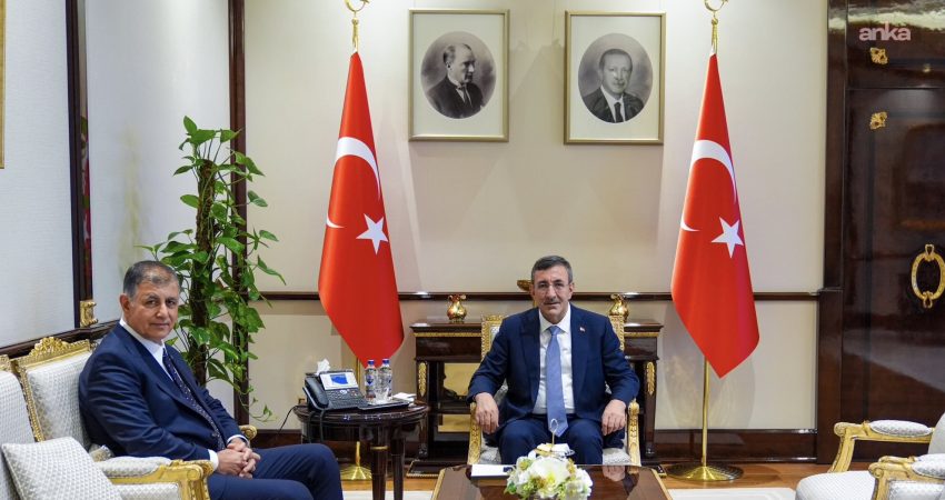 Cumhurbaşkanı Yardımcısı Yılmaz, İzmir Büyükşehir Belediye Başkanı Tugay’ı kabul etti İzmir Büyükşehir Belediye Başkanı Cemil Tugay, Cumhurbaşkanı Yardımcısı Cevdet Yılmaz'ı