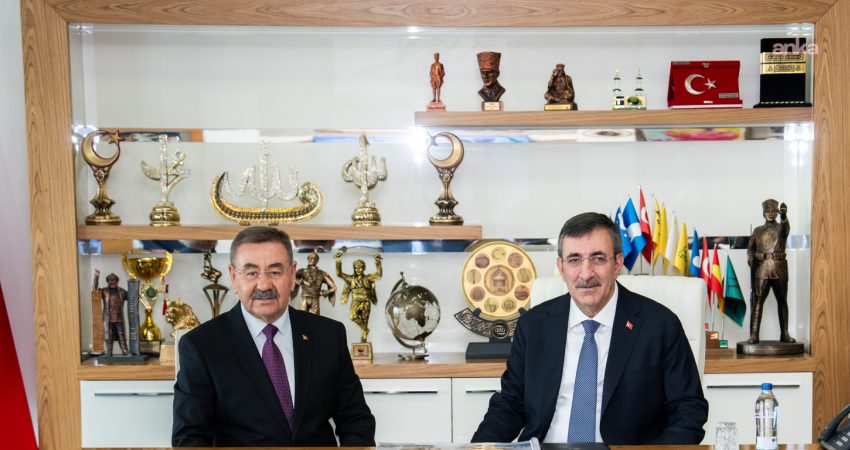 Cumhurbaşkanı Yardımcısı Cevdet Yılmaz, Gölbaşı Belediye Başkanı Yakup Odabaşı’nı ziyaret