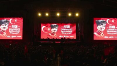 İBB Başkanvekili Nuri Aslan, Yenikapı’da düzenlenen 29 Ekim Cumhuriyet Bayramı