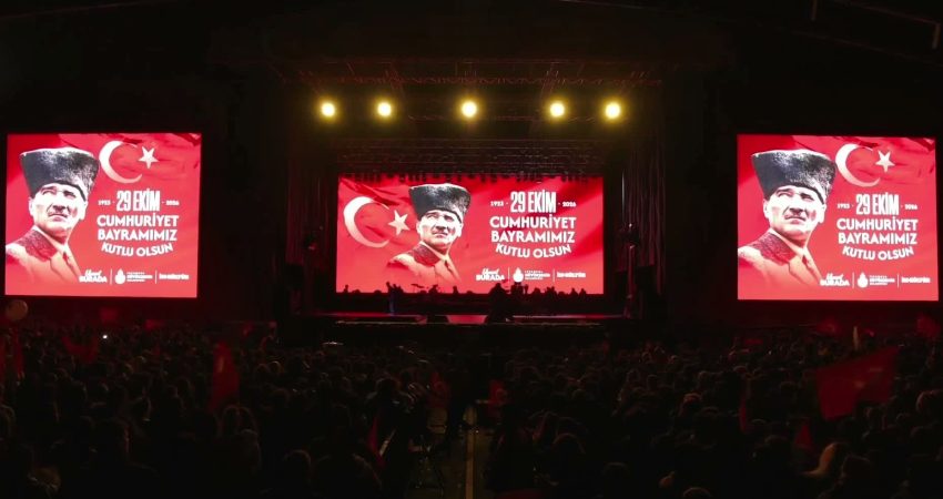 İBB Başkanvekili Nuri Aslan, Yenikapı’da düzenlenen 29 Ekim Cumhuriyet Bayramı
