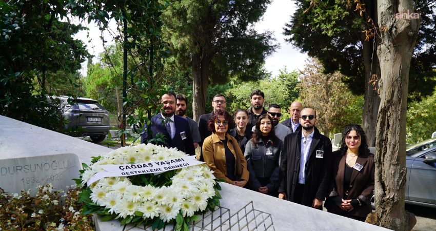 ÇYDD, Seyfi Dursunoğlu’nu 94’üncü doğum gününde kabri başında andı ÇYDD, usta sanatçı ve bağışçısı Seyfi Dursunoğlu’nu 94’üncü doğum gününde