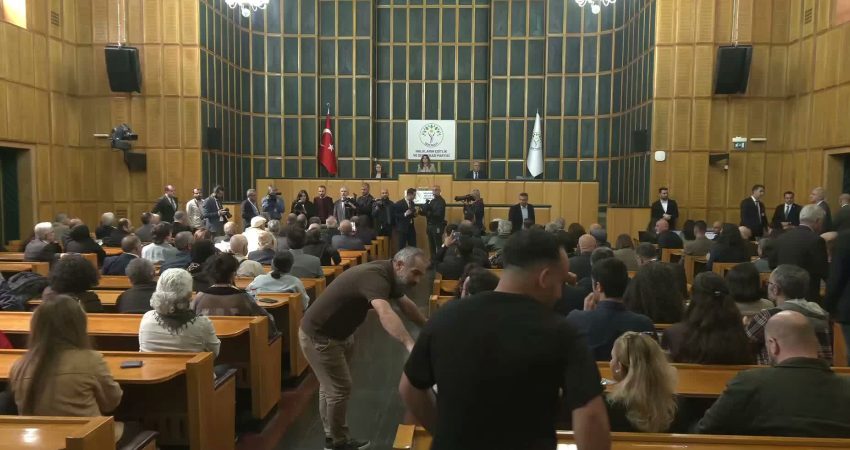 DEM Parti Eş Genel Başkanı Tuncer Bakırhan, fon kriziyle ilgili
