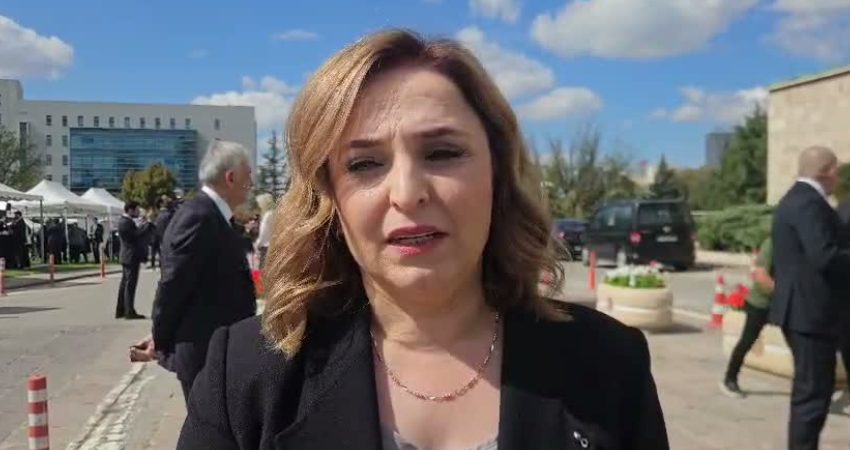 DEM Parti Sözcüsü Ayşegül Doğan: “Fon manipülasyonunun siyasi uzantıları açığa çıkarılmalı” DEM Parti Sözcüsü Ayşegül Doğan, yeni yasama döneminde Meclis'in öncelikli
