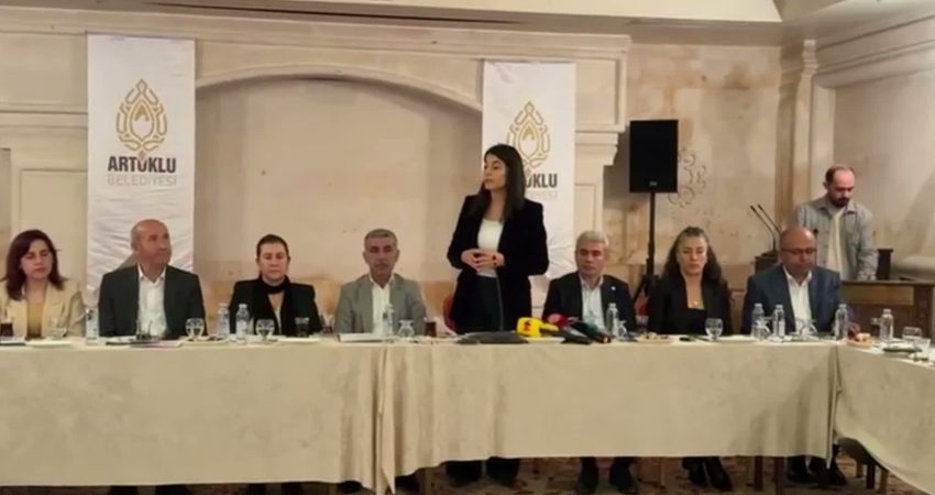 DEM Partili Beritan Güneş’ten fon krizi değerlendirmesi: “Çok büyük bir vurgunla karşı karşıyayız” DEM Parti Mardin Milletvekili Beritan Güneş, fon krizine ilişkin, "Çok