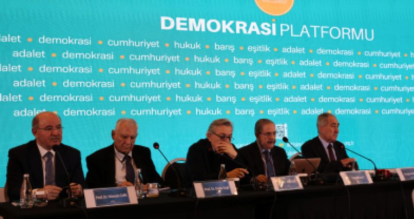 Demokrasi Platformu'ndan yapılan açıklamada, Halk TV'ye kayyım atanmasına ilişkin, "Medya