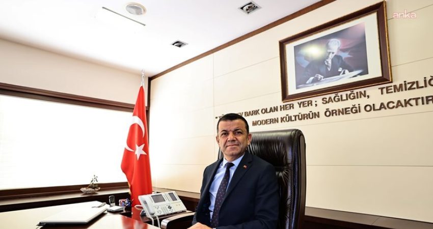Denizli Büyükşehir Belediye Başkanı Çavuşoğlu’ndan Merkezefendi Belediyesine yönelik operasyona tepki Denizli'de Merkezefendi Belediye Başkanı Şeniz Doğan, eşi ve bazı belediye
