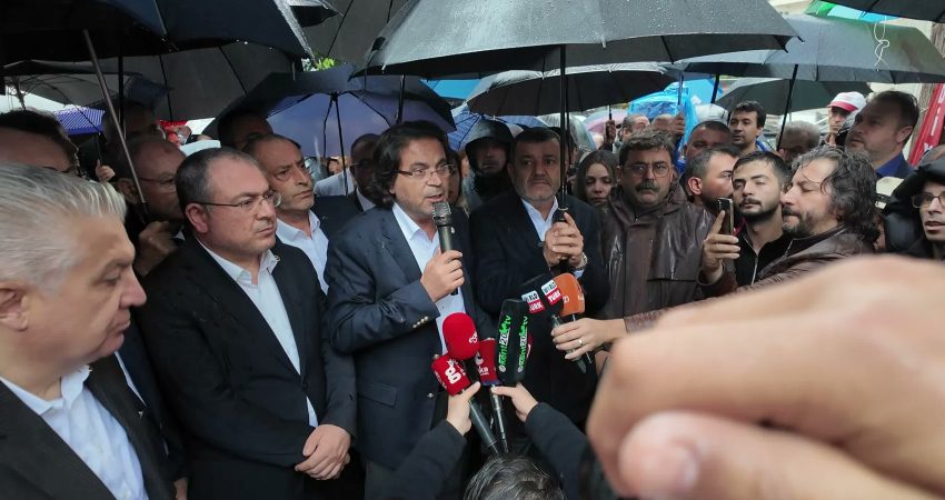 Denizli Merkezefendi İlçesi Belediye Başkanı Şeniz Doğan'ın gözaltına alınması nedeniyle