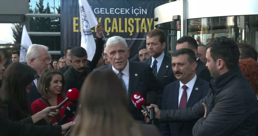 Dervişoğlu’ndan fon krizi süreci yorumu: “Bütün bu bilgi kirliliğinin sebebi de bu süreci yönetenlerdir” İYİ Parti Genel Başkanı Müsavat Dervişoğlu, fon krizine ilişkin "Türkiye kamu