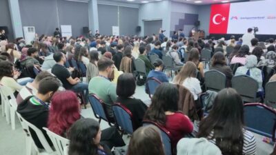 Mersin Büyükşehir Belediyesi Kariyer Merkezi ev sahipliğinde düzenlenen "DevFest Mersin