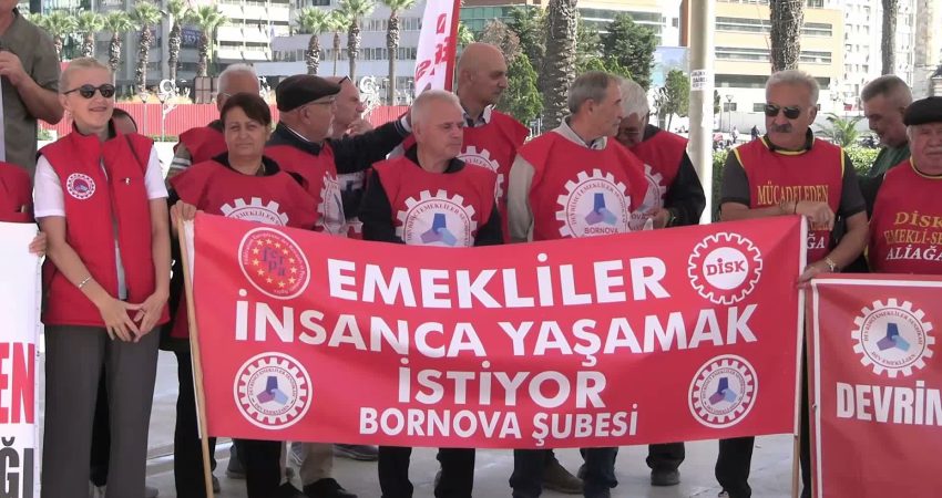 Devrimci Emekliler Sendikası üyeleri, emekli aylıklarının artırılması, sağlık ve barınma