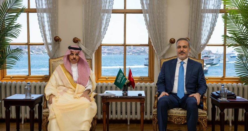 Dışişleri Bakanı Fidan, Suudi Arabistanlı mevkidaşı Al Suud’la telefonda görüştü Dışişleri Bakanı Hakan Fidan, Suudi Arabistan Dışişleri Bakanı Faysal bin