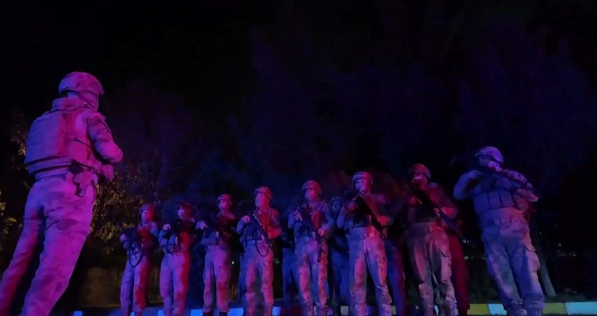 İçişleri Bakanlığı, Diyarbakır’ın Yenişehir, Eğil ve Sur ilçelerinde düzenlenen operasyonlarda,