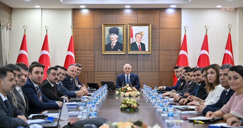 Diyarbakır’da okul güvenliği kapsamında tedbirler artırılıyor Diyarbakır’da okulların güvenliği, okul çevrelerinde alınan tedbirler ve eğitim-öğretim sürecinde