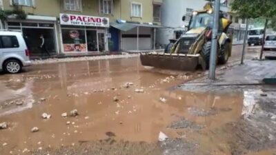 Diyarbakır’ın Silvan ilçesinde etkili olan şiddetli yağış, dağlık bölgelerden gelen