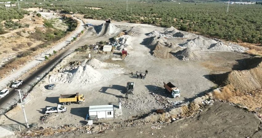 Edremit Belediyesi, Zeytinli Mahallesi’nde şehir içinde kalan mevcut şantiyesini Akçay