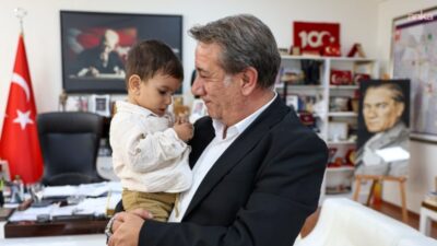 Efeler Belediye Başkanı Anıl Yetişkin, DMD hastalığıyla mücadele eden Muhammed