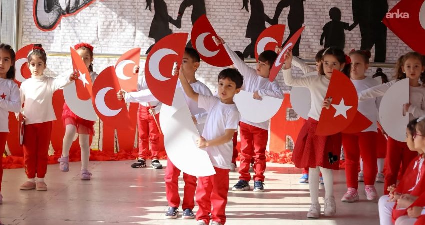 Efeler’de Cumhuriyet Bayramı renkli etkinliklerle kutlanacak Efeler Belediyesi, 29 Ekim Cumhuriyet Bayramı’nı renkli etkinliklerle kutlayacak. Program
