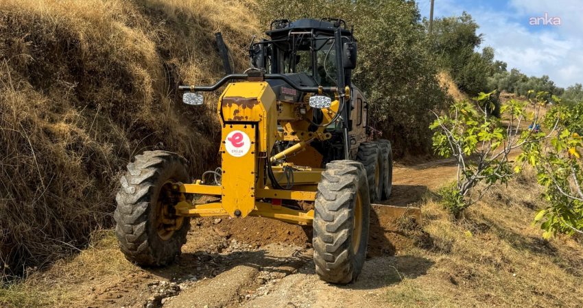 Efeler’de sağanak nedeniyle kapanan mahalle yolları ulaşıma açıldı Efeler Belediyesi, sağanak yağışın ardından toprak ve malzeme birikintileri nedeniyle