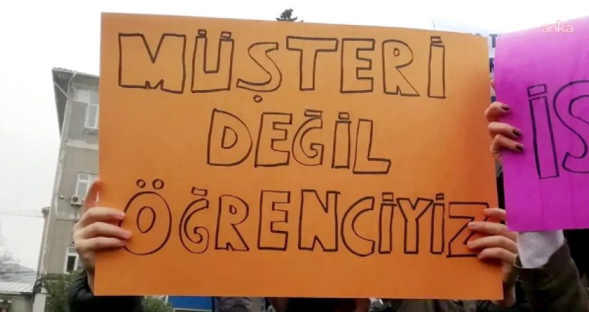 Eğitim-İş’ten Boğaziçi Üniversitesi’ndeki yemek zammına tepki: Öğrencinin cebinden elinizi çekin Eğitim-İş, Boğaziçi Üniversitesi’nde yemek ücretinin kısa sürede ikinci kez artırılarak