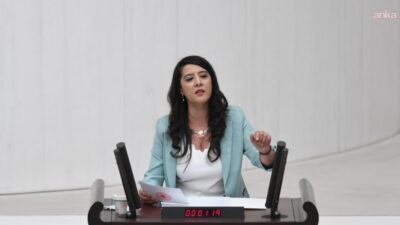 EMEP Gaziantep Milletvekili Sevda Karaca, İzmir Bornova’daki Sait Güzelcan Ortaokulu'nda
