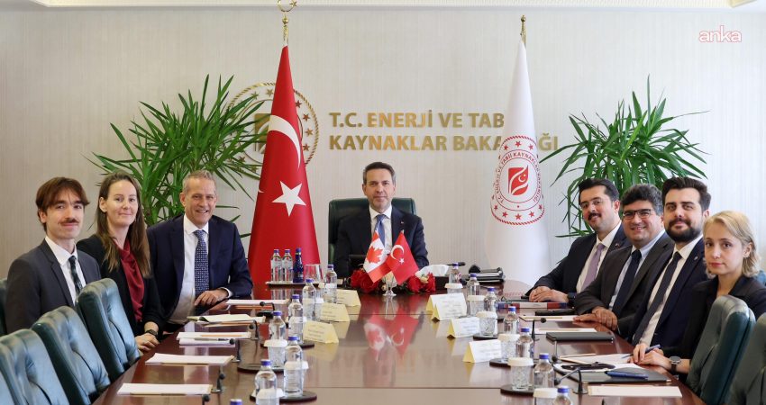 Enerji Bakanı Bayraktar, Kanada’nın Ankara Büyükelçisini kabul etti Enerji ve Tabii Kaynaklar Bakanı Alparslan Bayraktar, Kanada'nın Ankara Büyükelçisi