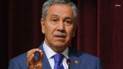 Eski TBMM Başkanı Bülent Arınç, gazetecilerin görevlerini yaparken özgür, basının ise