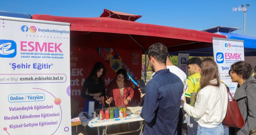 Eskişehir Büyükşehir Belediyesi, Anadolu Üniversitesi ev sahipliğinde düzenlenen "Bağımlılık Farkındalık